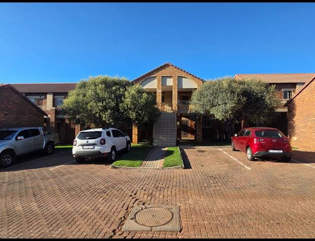 2 BEDROOM APARTMENT FOR SALE IN MOOIKLOOF RIDGE ESTATE